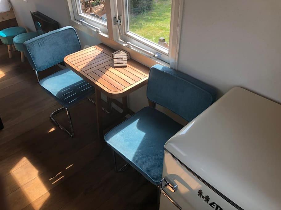 Gezellige Pipo Met Grote Schommel Aan Het Water Villa Medemblik Exterior photo