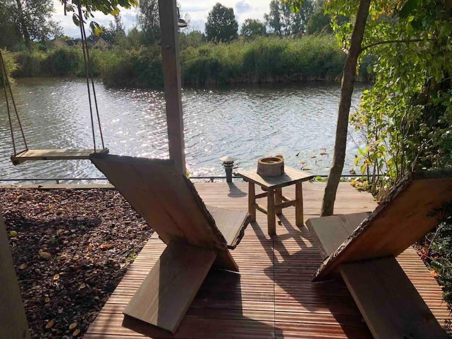 Gezellige Pipo Met Grote Schommel Aan Het Water Villa Medemblik Exterior photo