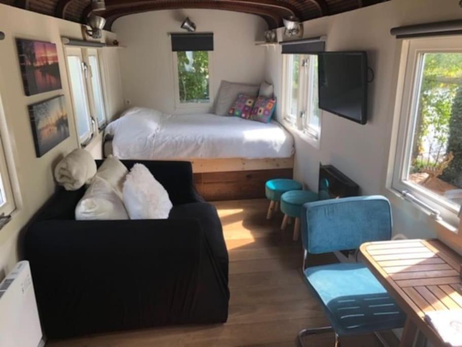 Gezellige Pipo Met Grote Schommel Aan Het Water Villa Medemblik Exterior photo