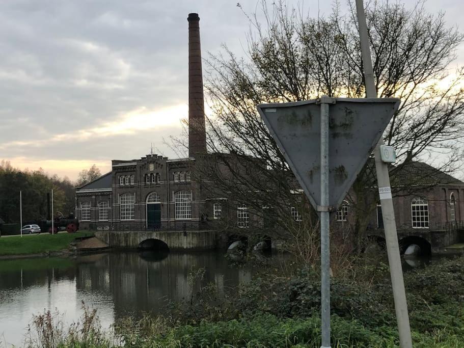 Gezellige Pipo Met Grote Schommel Aan Het Water Villa Medemblik Exterior photo