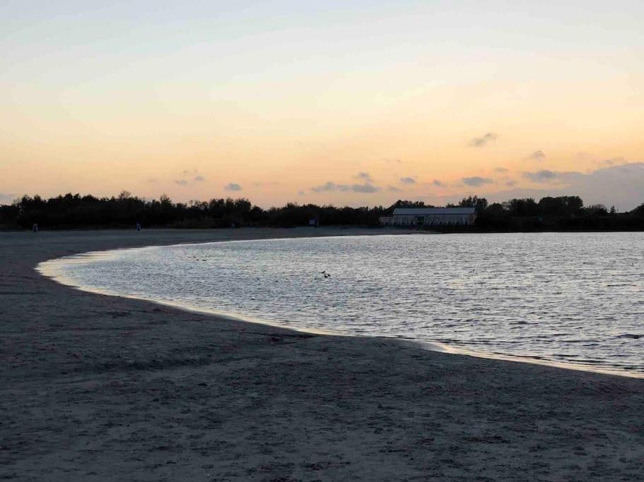 Gezellige Pipo Met Grote Schommel Aan Het Water Villa Medemblik Exterior photo