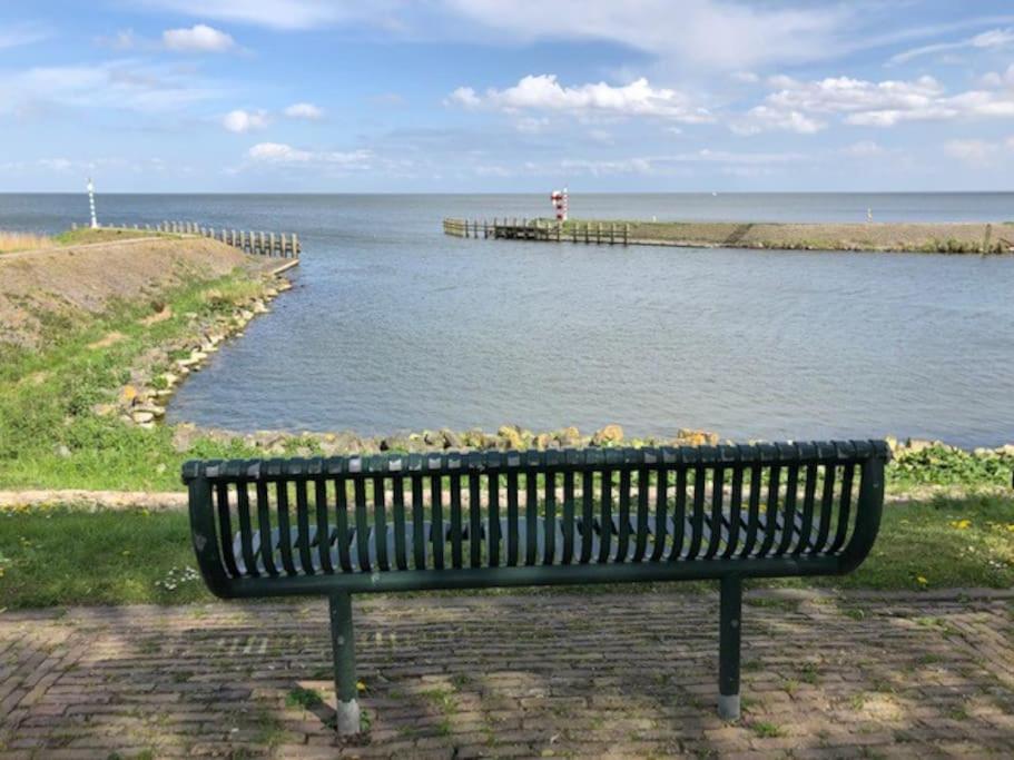 Gezellige Pipo Met Grote Schommel Aan Het Water Villa Medemblik Exterior photo